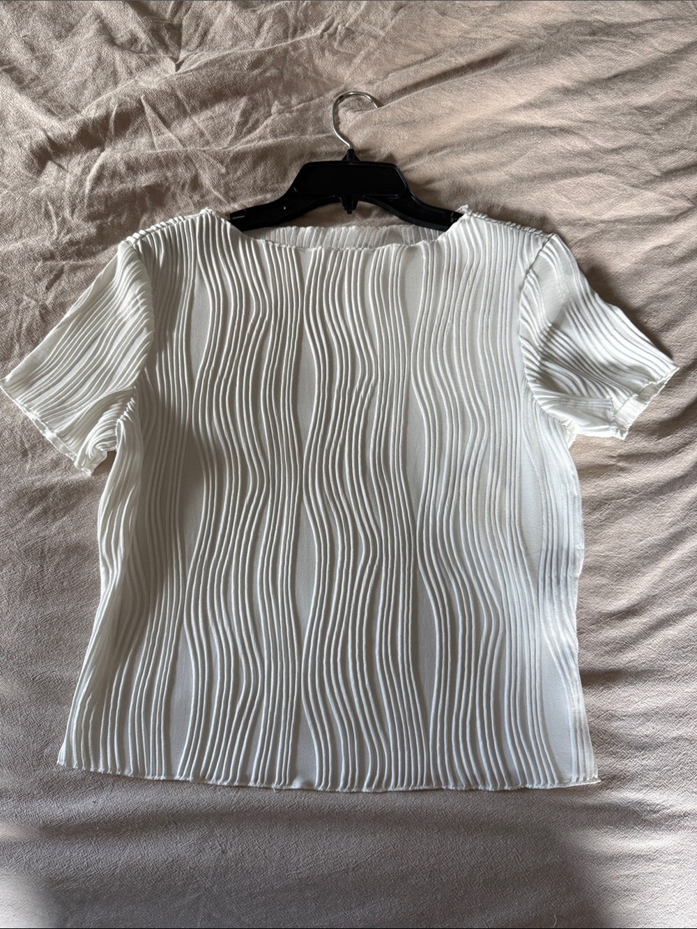 White Textured Wave-Short Sleeve Top. RIHOAS. NWT